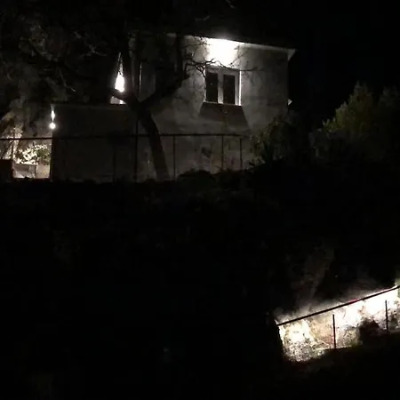 Sulla Roccia אמליה