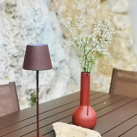 Sulla Roccia Apartment *